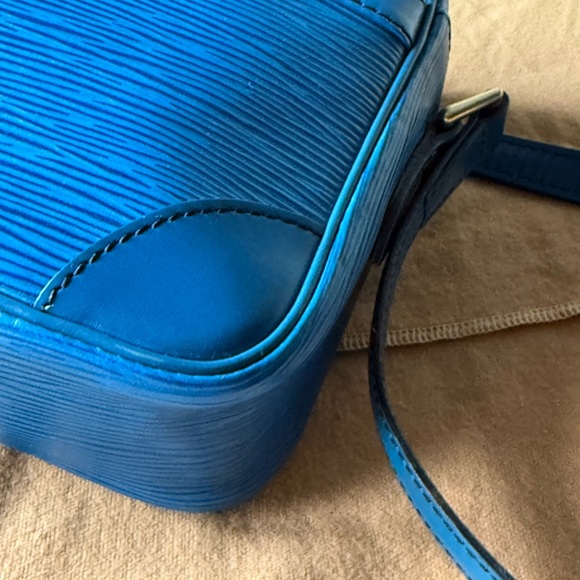 💎 Louis Vuitton Blue EPI Trocadero Crossbody 💎 - Picture 14 of 16